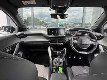 2022 PEUGEOT 208}